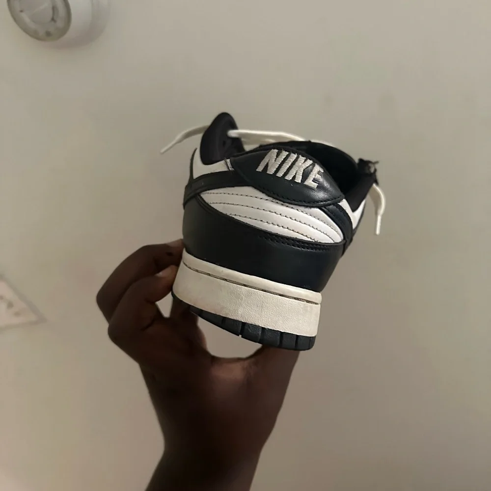 Panda Nike dunks come with original laces - Picture 4 of 4